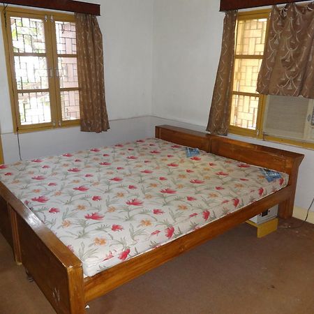 Hotel Upasana บูบันเนสชวาร์ ภายนอก รูปภาพ