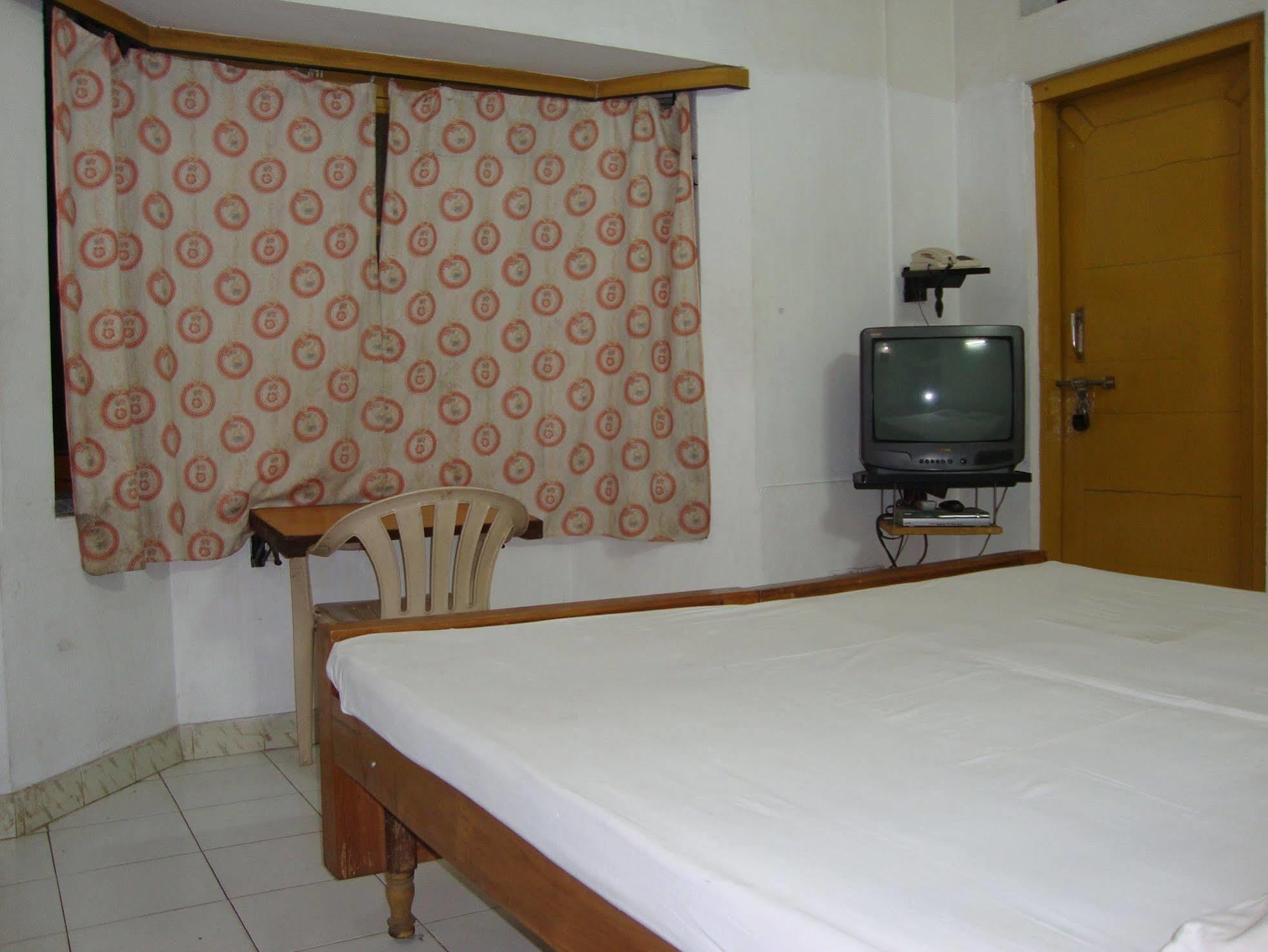Hotel Upasana บูบันเนสชวาร์ ภายนอก รูปภาพ