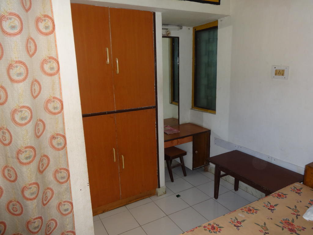Hotel Upasana บูบันเนสชวาร์ ภายนอก รูปภาพ
