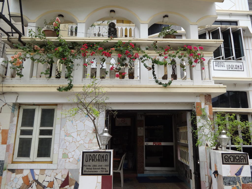 Hotel Upasana บูบันเนสชวาร์ ภายนอก รูปภาพ